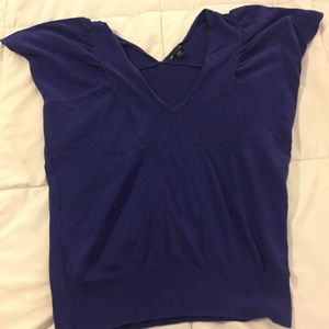 🎉🎉🎉🎉Plum V-neck Gap shirt